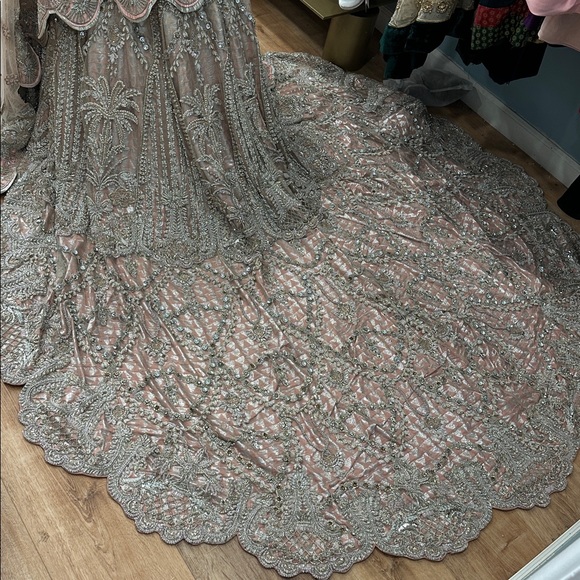 Republic woman’s wear lengha - Picture 5 of 10